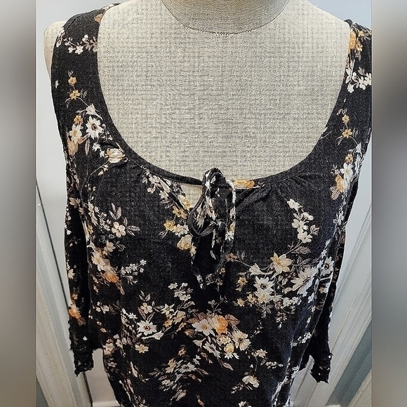 Jeans By Buffalo‎ Cold Shoulder Black Floral Lace Top Large - Picture 4 of 12